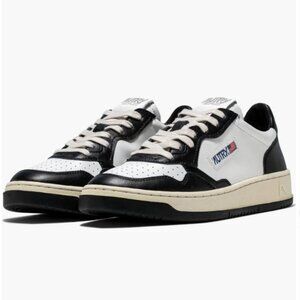AUTRY Medalist Low Sneaker White Black Leather